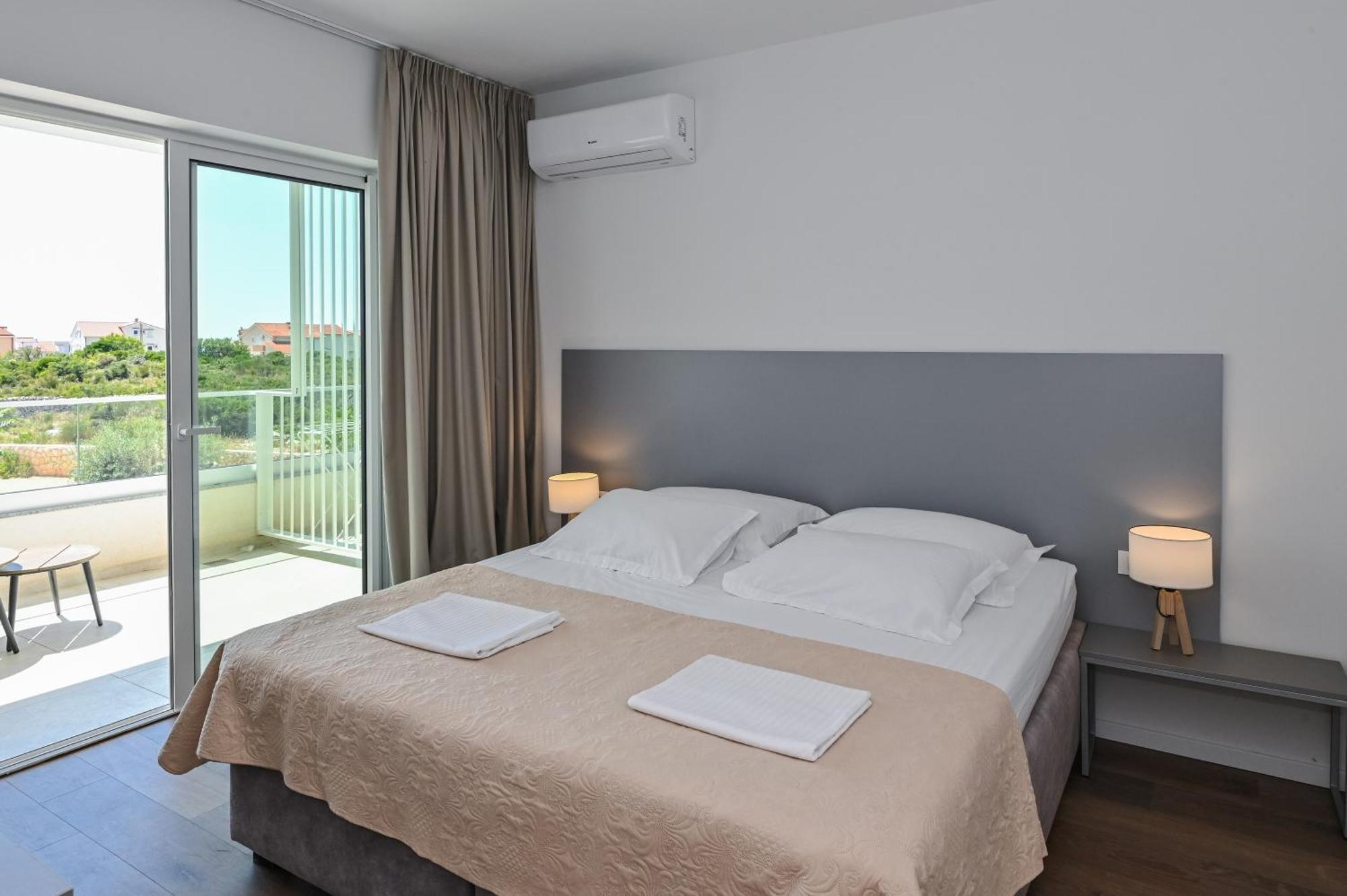 Villa Cala, Hotel Rooms&Apartments Novalja Exterior photo